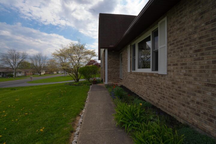 Property Photo: 2485 Sheridan Drive OH 43130