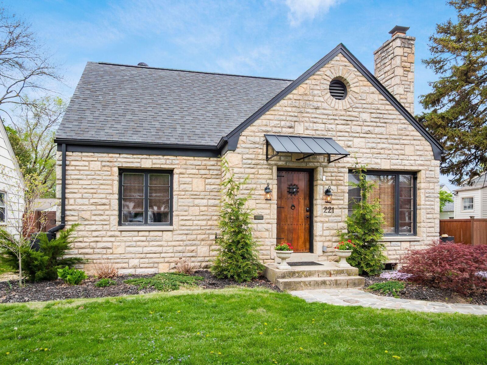 Property Photo:  221 S Algonquin Avenue  OH 43204 