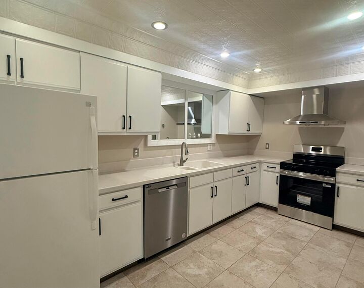 Property Photo: 1512 Lafayette Drive OH 43220