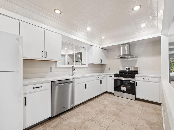 Property Photo:  1512 Lafayette Drive  OH 43220 