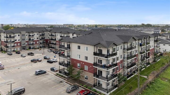 Property Photo:  60 Philip Lee Drive  MB R3W 0R2 