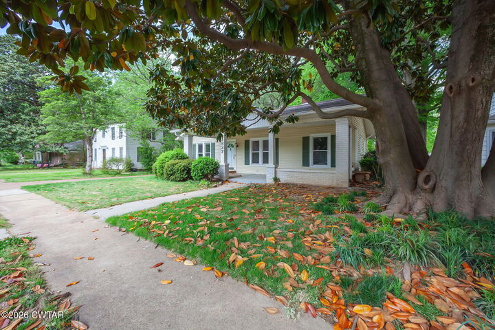 Property Photo:  1827 E Maple Street  TN 38343 