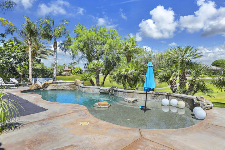 Property Photo:  267 Loch Lomond Road  CA 92270 