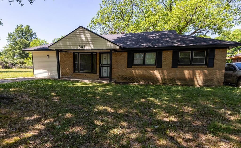 Property Photo:  306 35th Street  AR 72301 