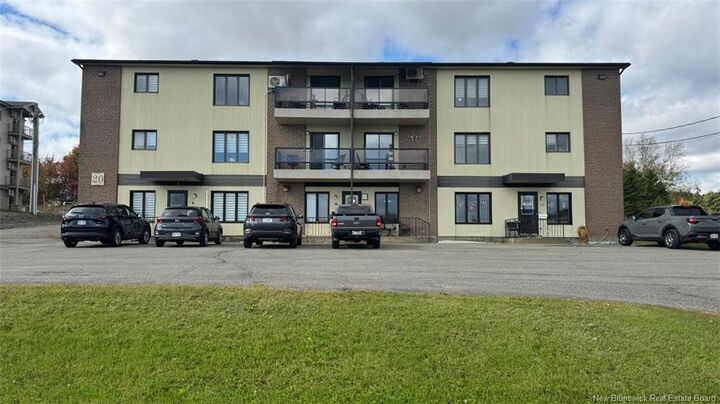 20 Bateman Avenue — photo 1