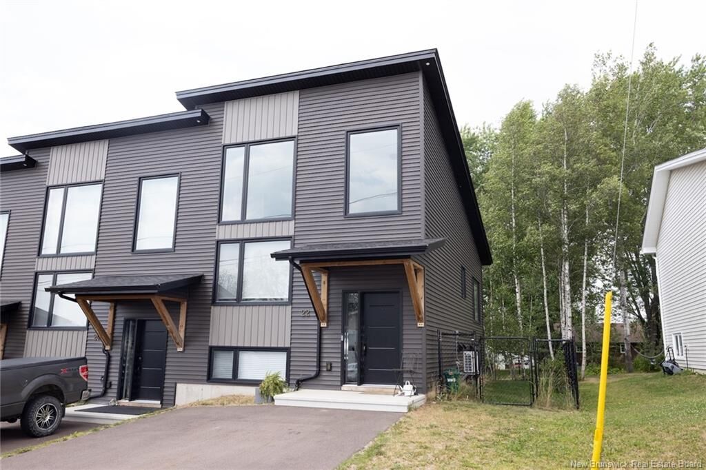 Property Photo:  22 Ruelle De La Colline  NB E1A 6N3 