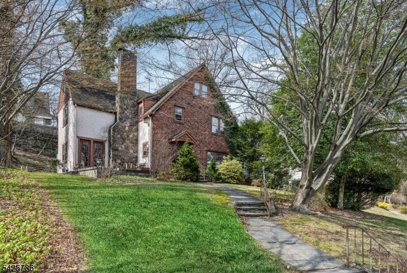 Property Photo:  342 Hillcrest Rd  NJ 07450 