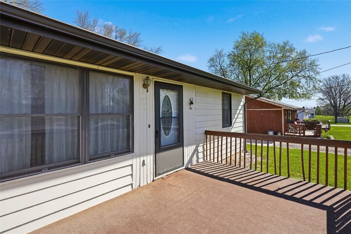 Property Photo:  710 Waldo Street  IA 50226 