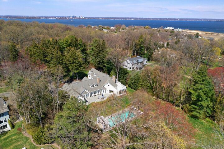 Property Photo:  17 Hilldale Lane  NY 11050 
