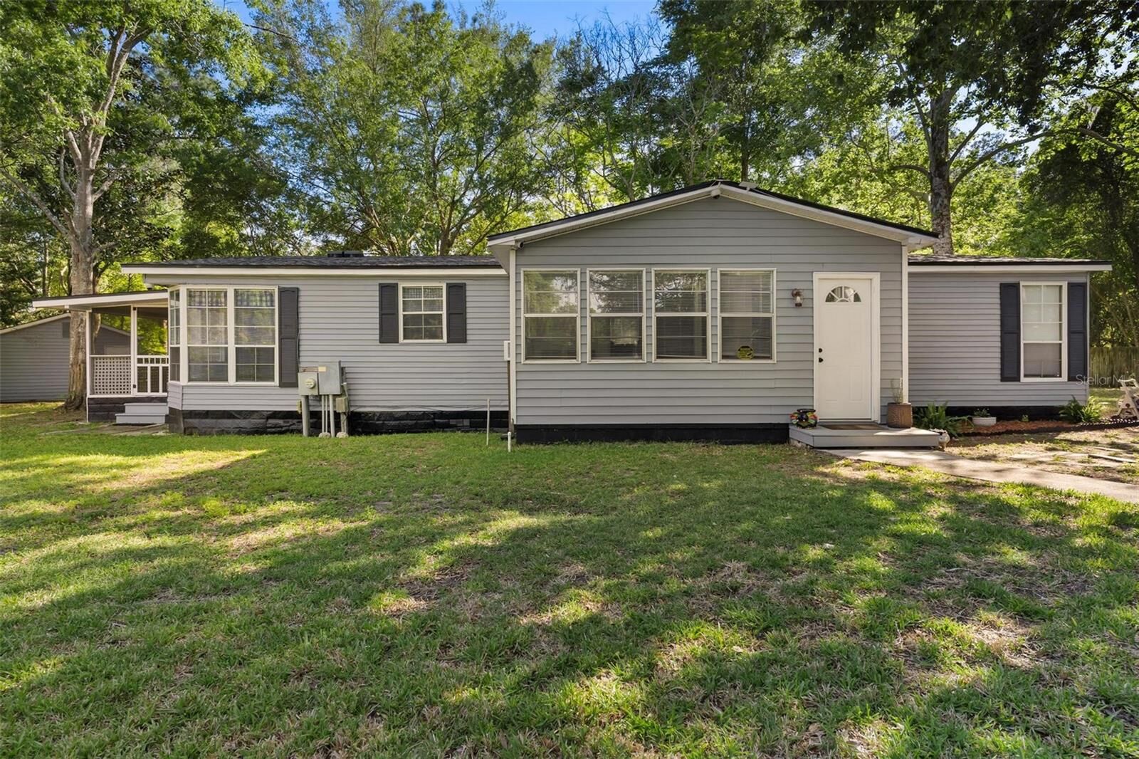 Property Photo:  18770 SE 19th Place  FL 34488 