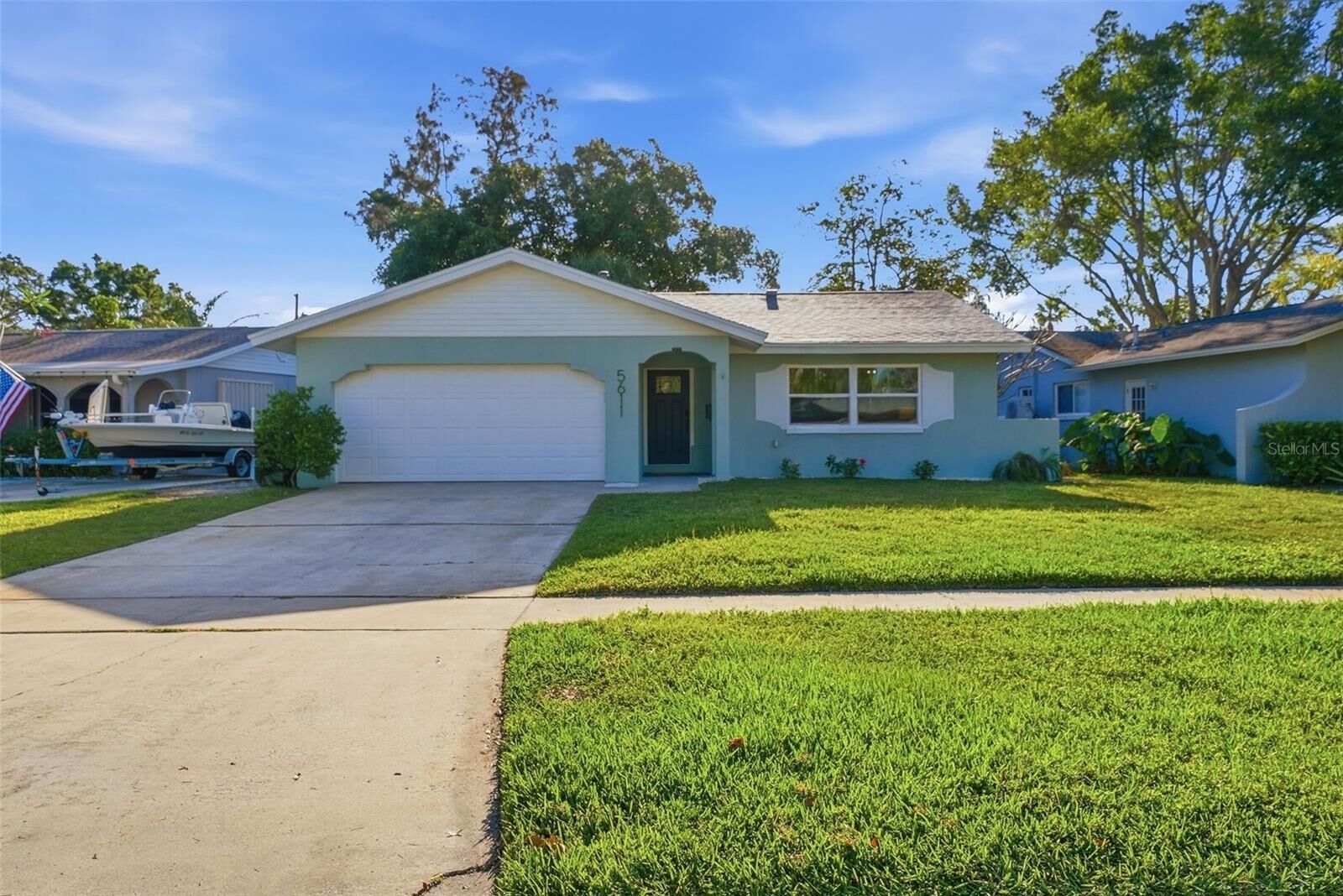 Property Photo:  5611 Venetian Boulevard NE  FL 33703 