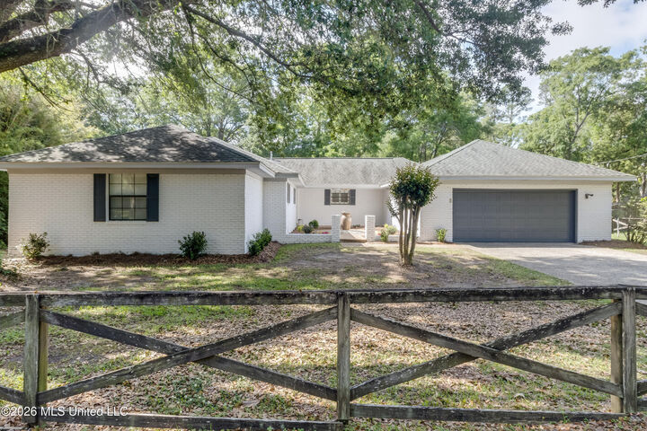 Property Photo:  7 Keyser Lane  MS 39507 