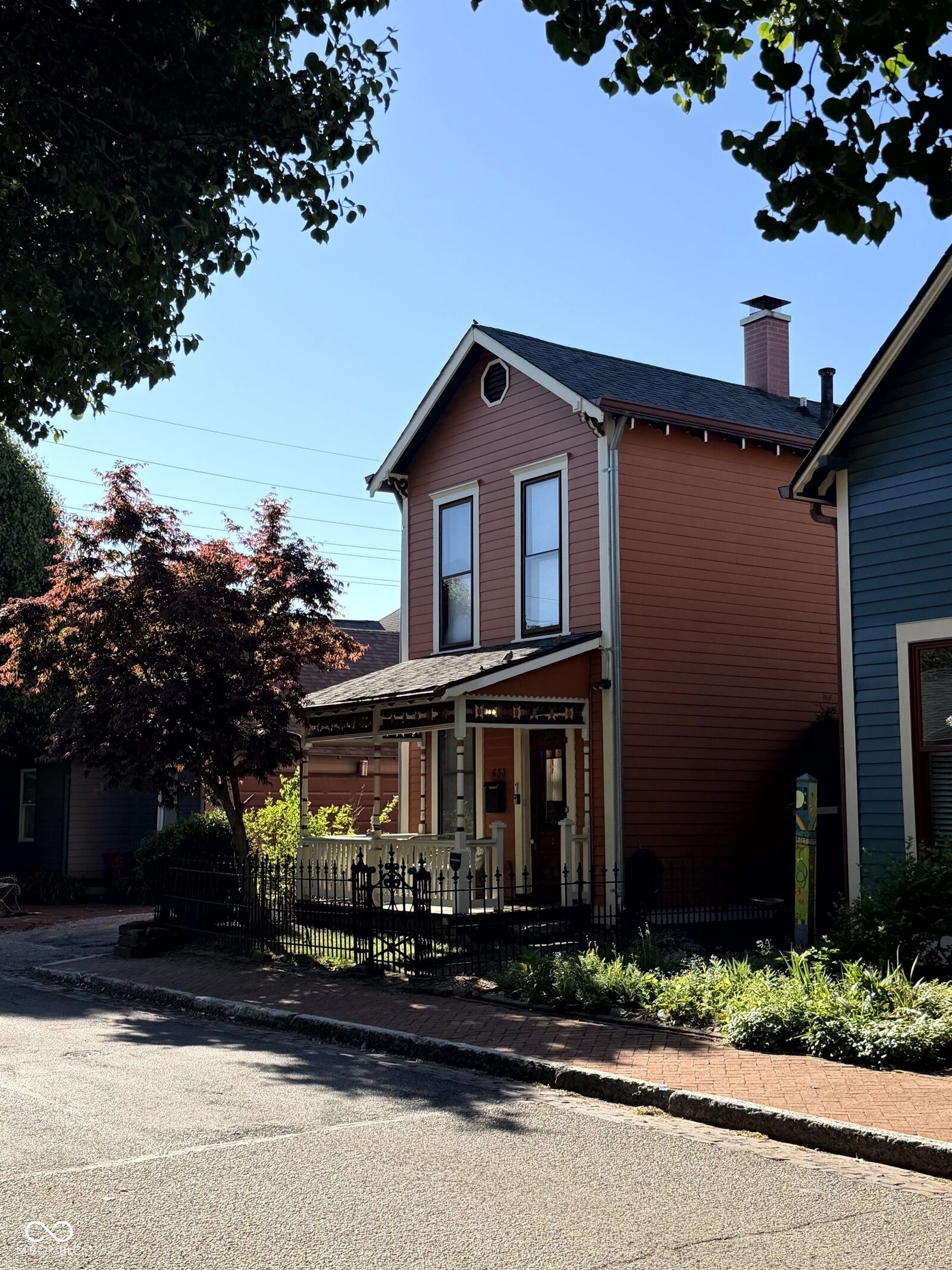 Property Photo:  633 Lockerbie Street  IN 46202 