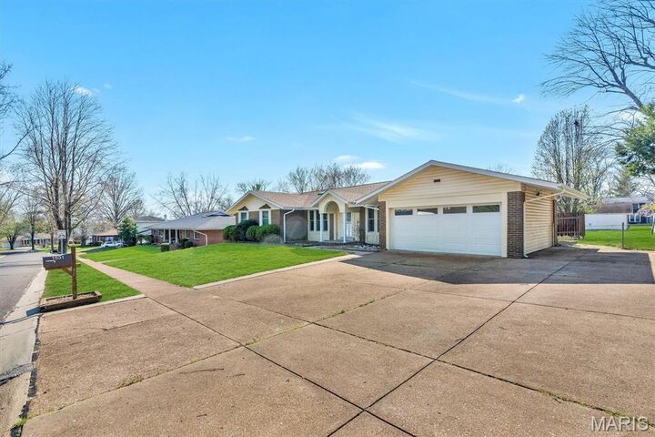 Property Photo:  1531 Heirloom Court  MO 63146 