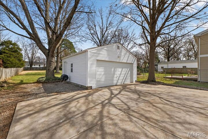 Property Photo:  1158 N Geyer Road  MO 63122 
