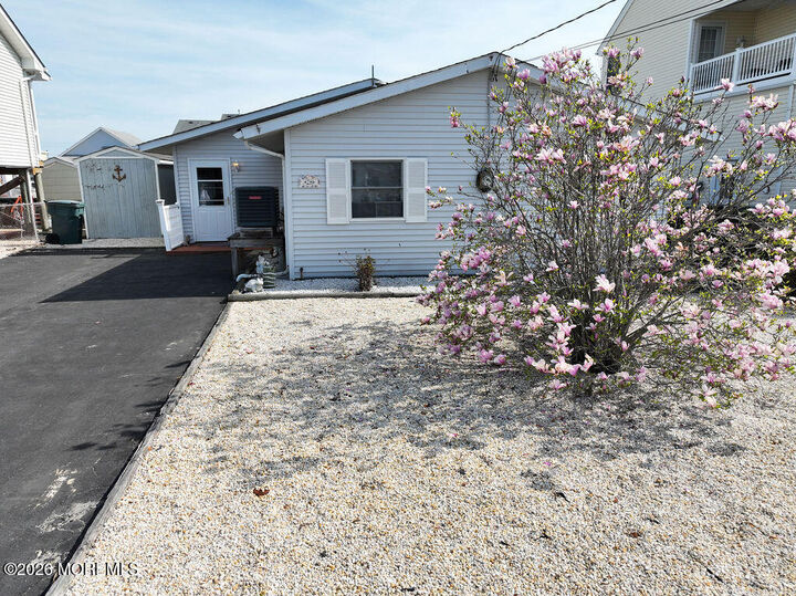 Property Photo:  28 W Hudson Drive  NJ 08087 