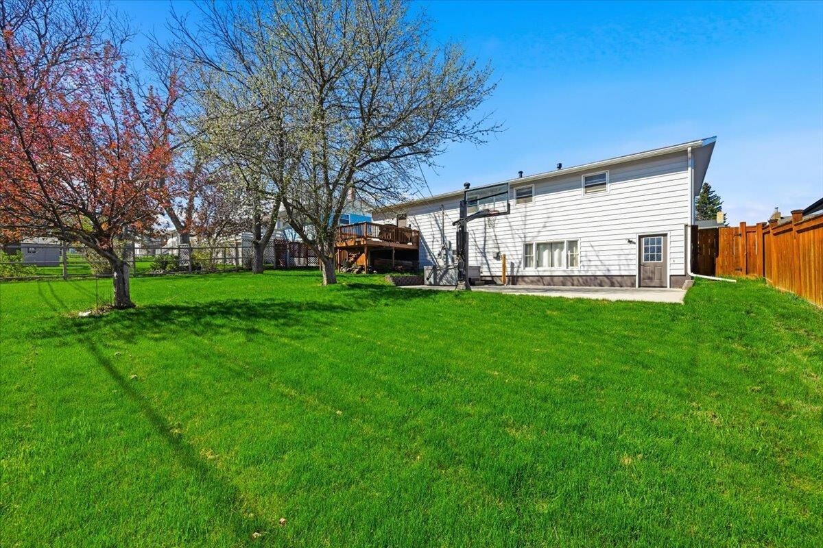 Property Photo: 1002 Sunset Drive SD 57783
