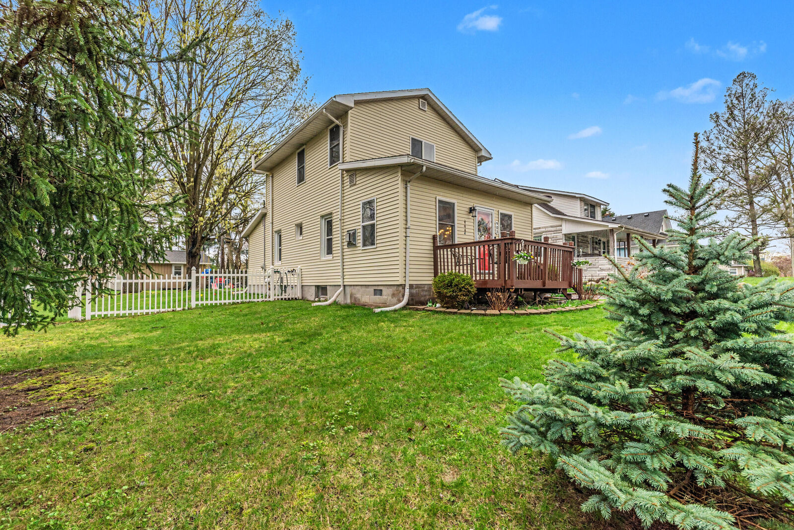 Property Photo:  905 Michigan Street  MI 48116 