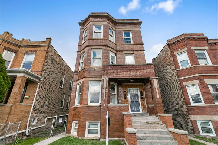 Property Photo:  