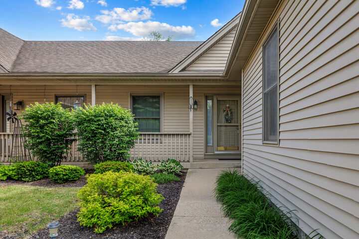 Property Photo:  639 Hampshire Drive  IL 60140 