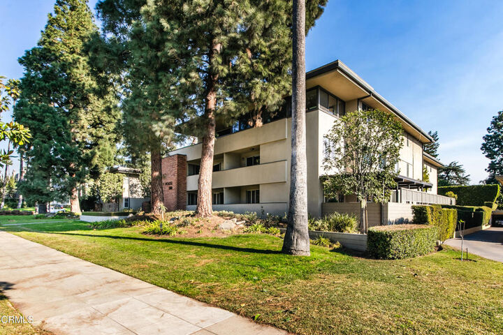 Property Photo:  380 S Orange Grove Boulevard 12  CA 91105 