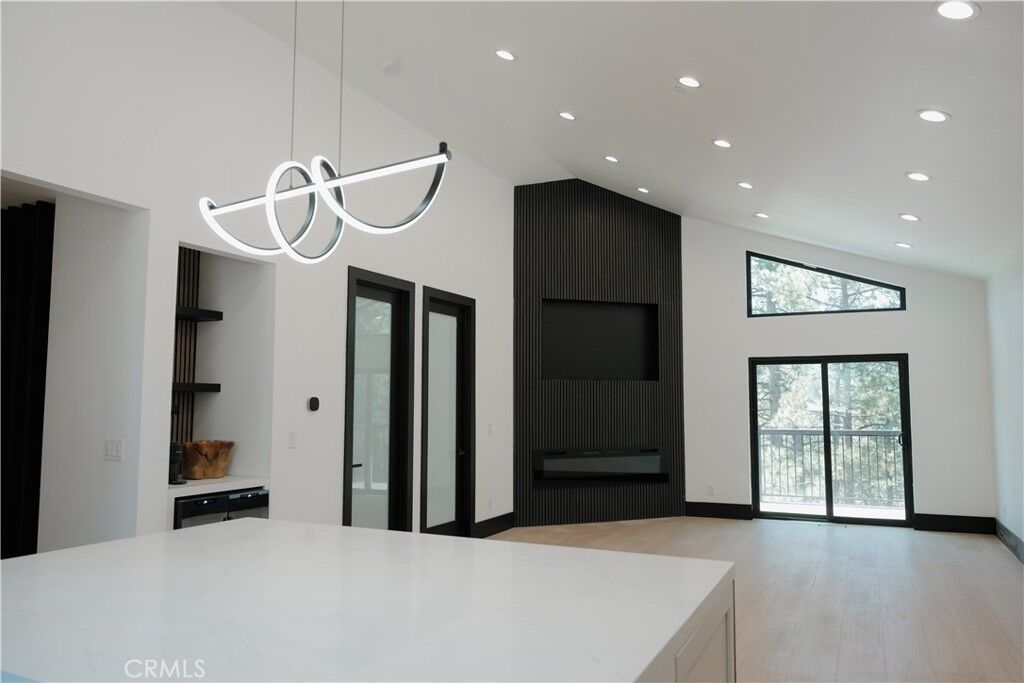 Property Photo: 129 Winding CA 92314