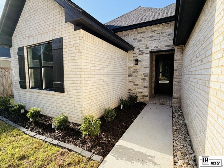 Property Photo: 415 E Kentucky Avenue LA 71270
