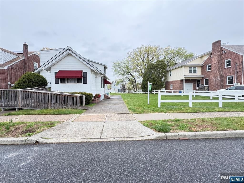 Property Photo:  525 Forest Avenue  NJ 07071 