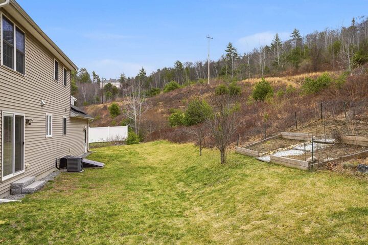 Property Photo:  18 Richfield Way  NH 03086 