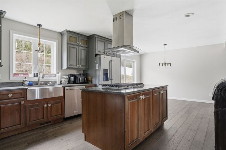 Property Photo:  18 Richfield Way  NH 03086 