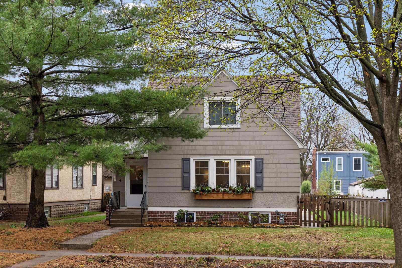 Property Photo:  2134 Scheffer Avenue  MN 55116 