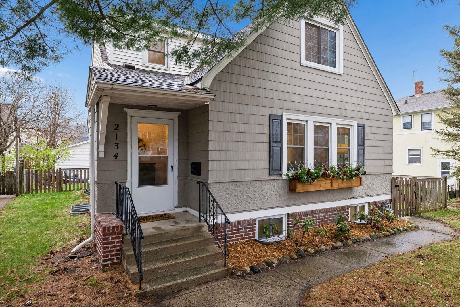 Property Photo:  2134 Scheffer Avenue  MN 55116 