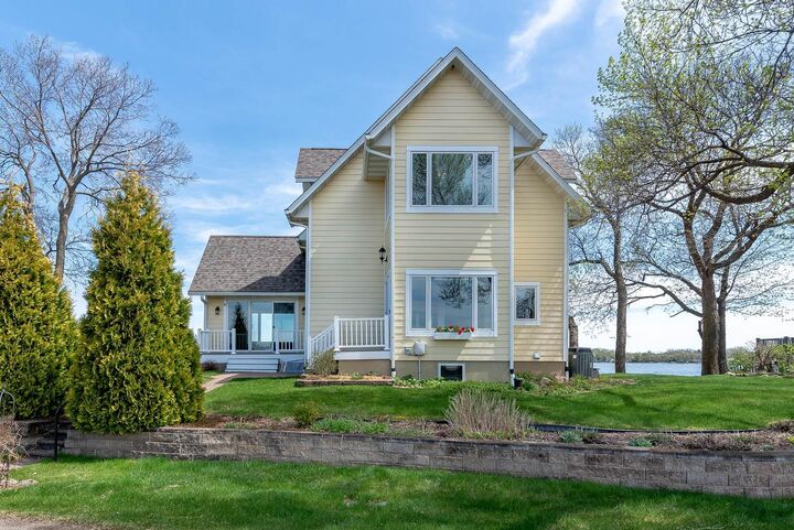 Property Photo:  3710 Sioux Lane  MN 56063 