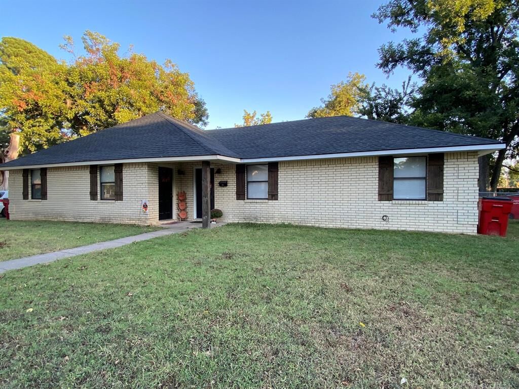 Property Photo: 307 Market Street AR 72834