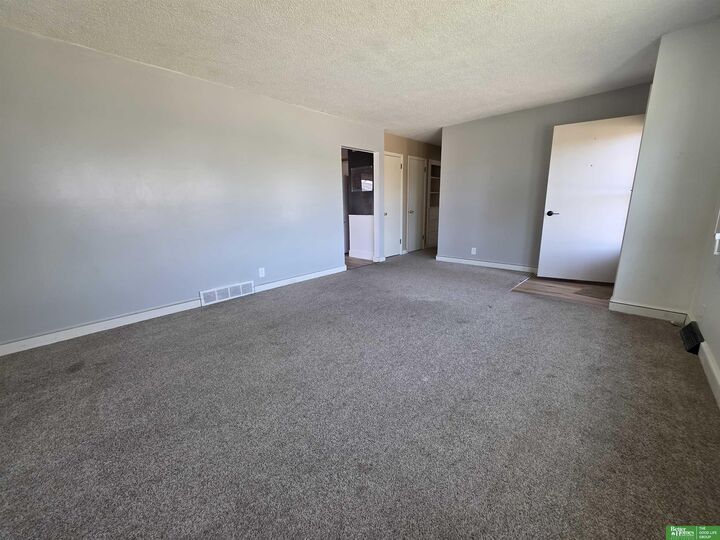 Property Photo:  21 Arbor Court  NE 68467 