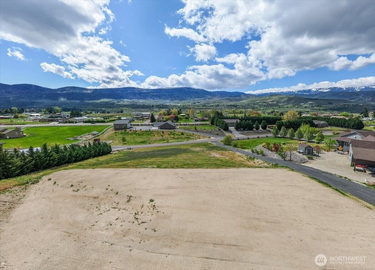 Property Photo:  3085  Martin Place  WA 98802 
