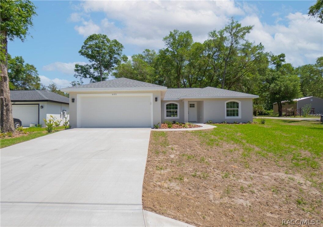 Property Photo:  605 N Corbin Avenue  FL 34453 