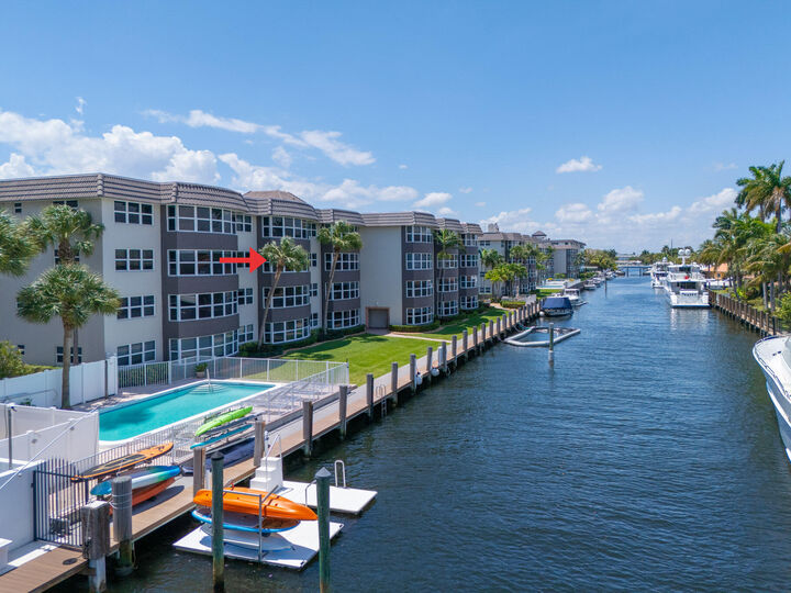 Property Photo:  3121 NE 51st Street 305E  FL 33308 