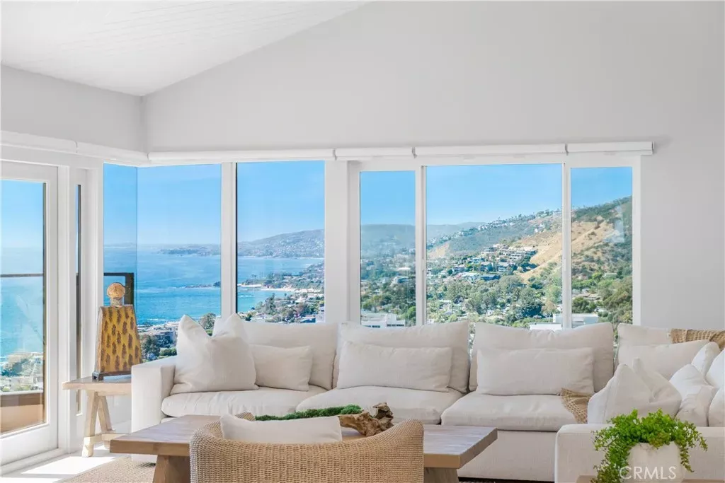 Property Photo:  15 N Vista De Catalina  CA 92651 