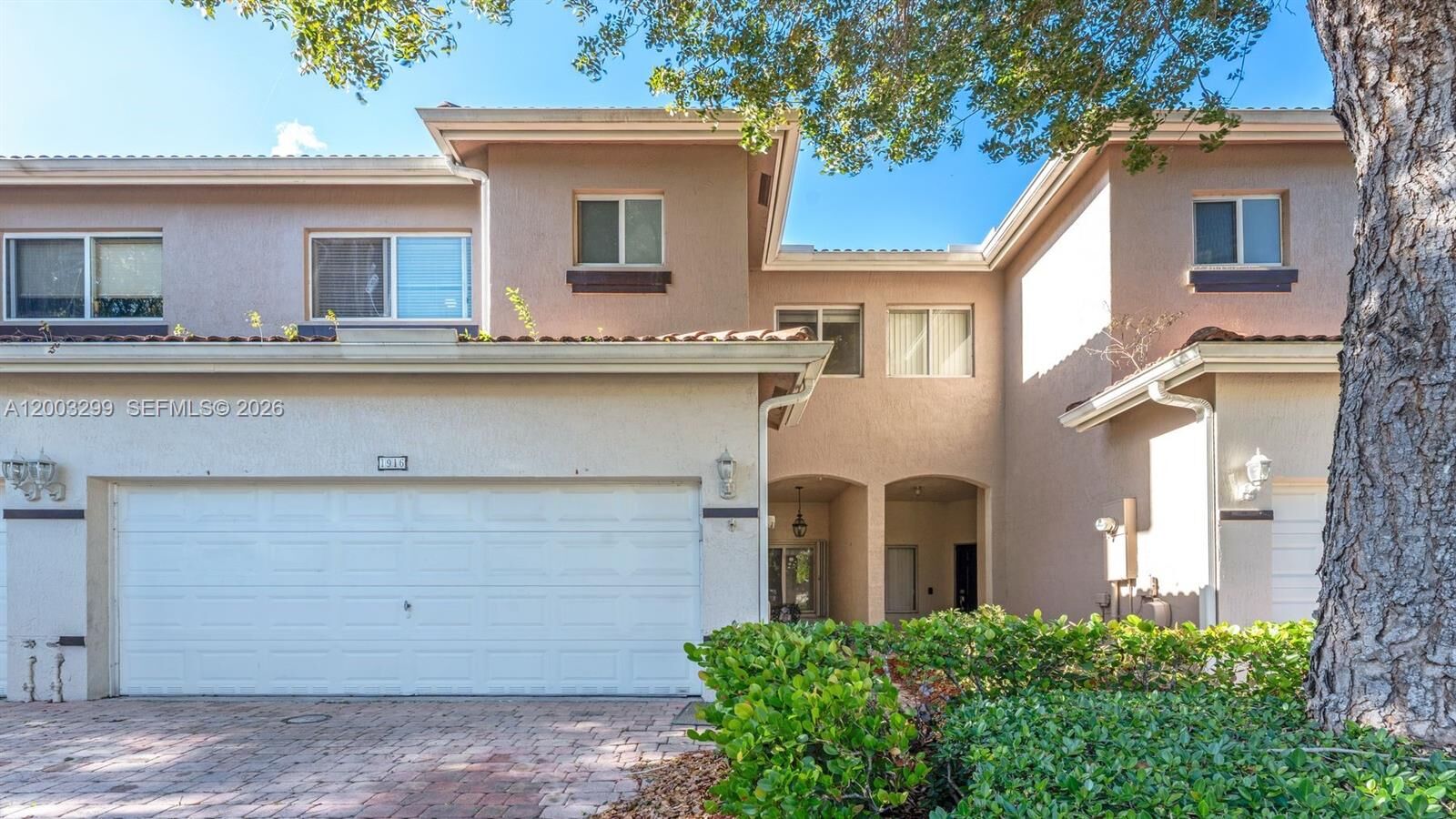 Property Photo:  1916 SE 23rd Ave 1916  FL 33035 