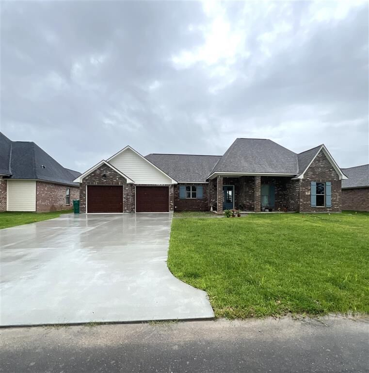 Property Photo: 889 Mary Diane McCall Drive LA 70605