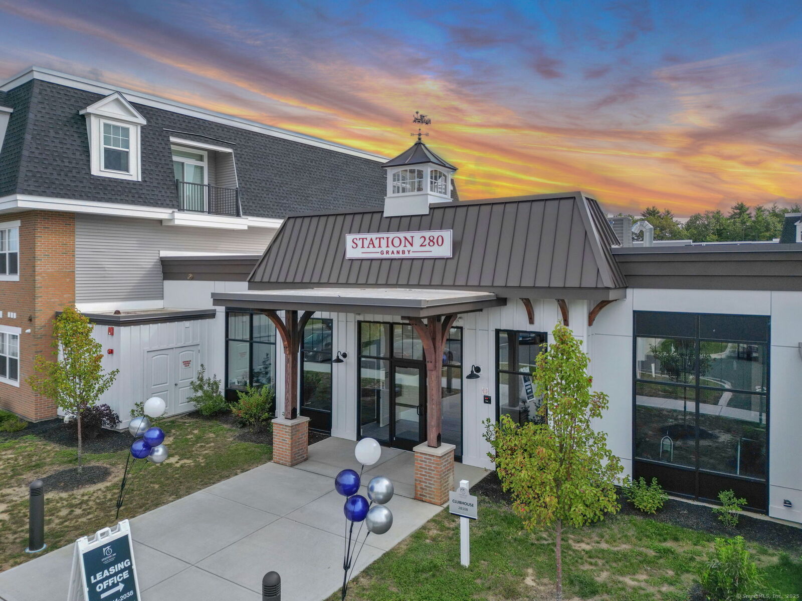 Property Photo:  280 Salmon Brook Street 4106  CT 06035 