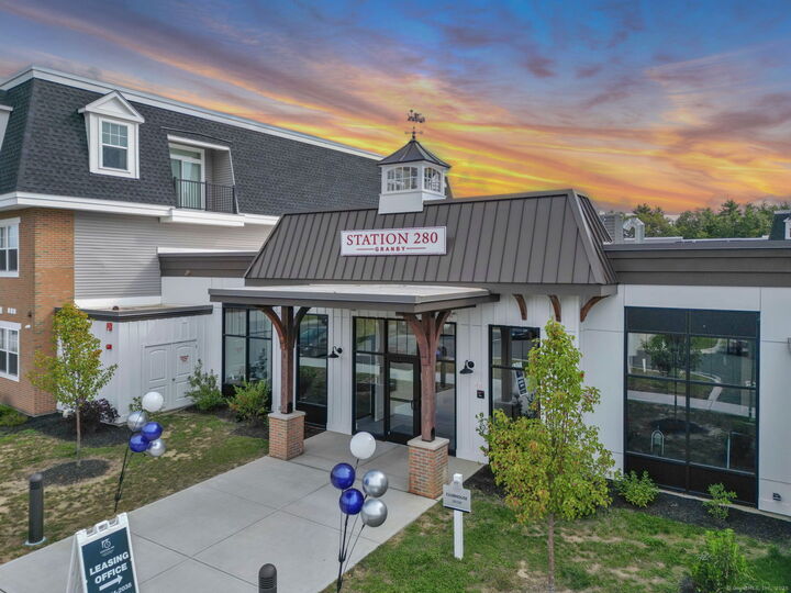 Property Photo:  280 Salmon Brook Street 6101  CT 06035 