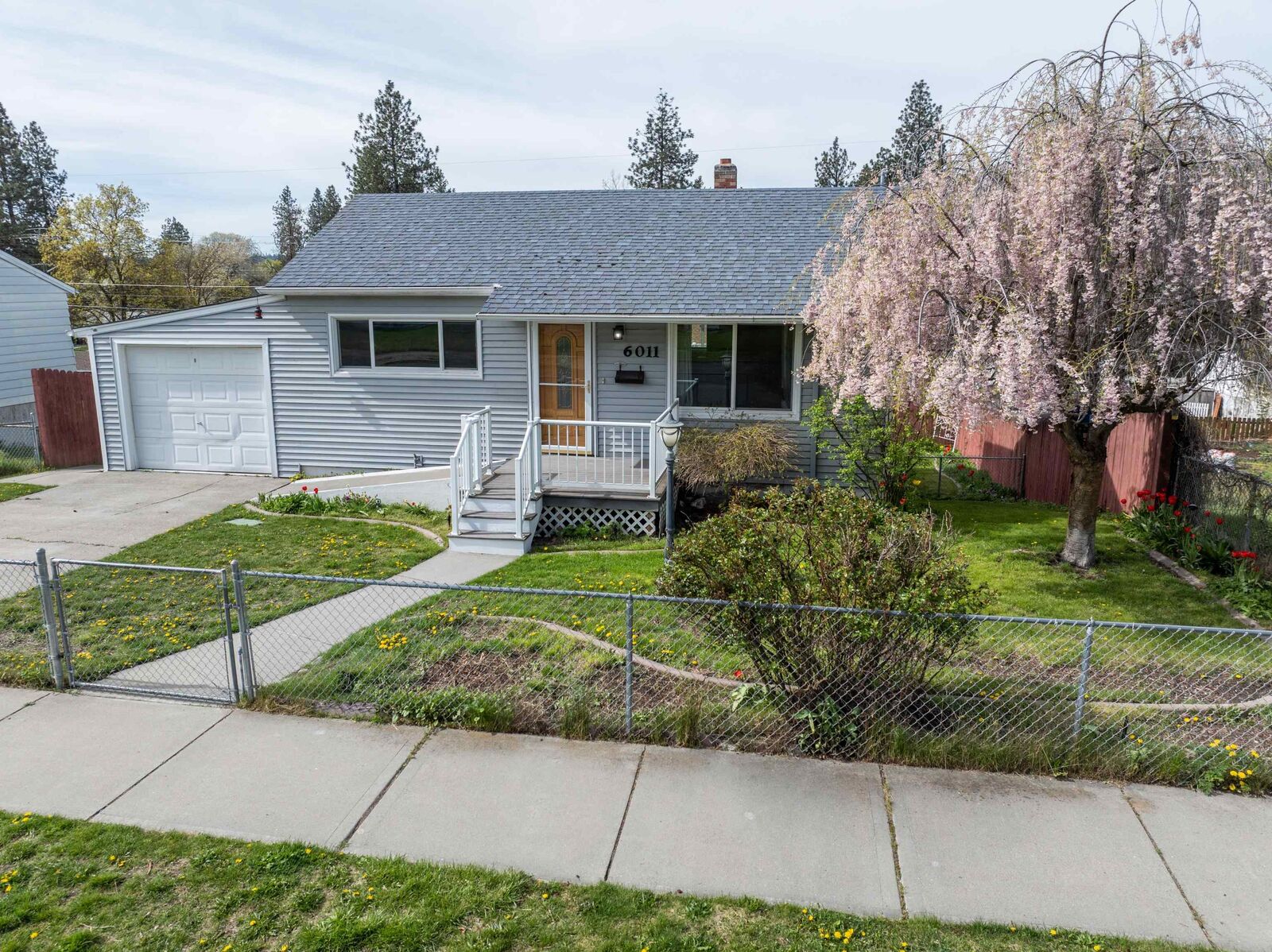 Property Photo: 6011 N Forest Blvd WA 99208