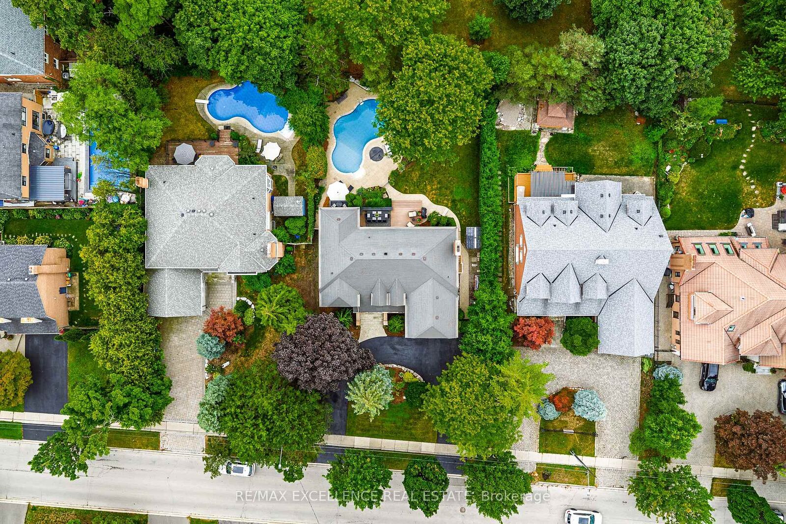 Property Photo: 2446 Hammond Road ON L5K 1T2