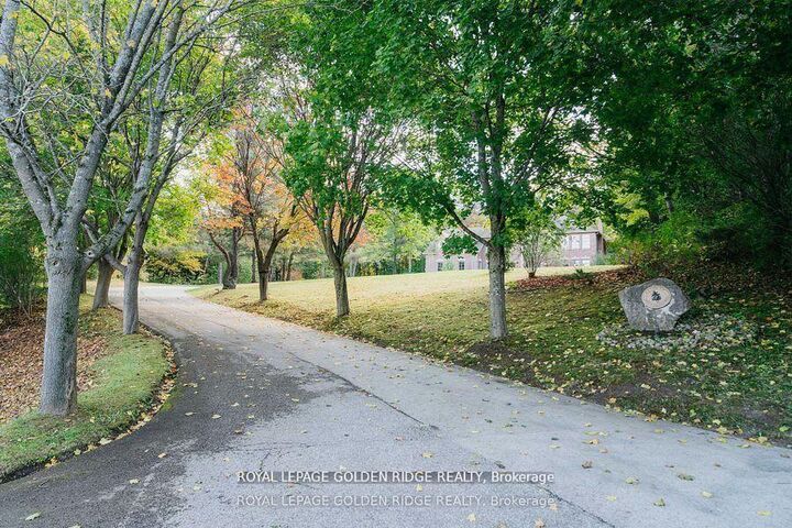 Property Photo: 8 Greenvalley Circle ON L4A 2L4