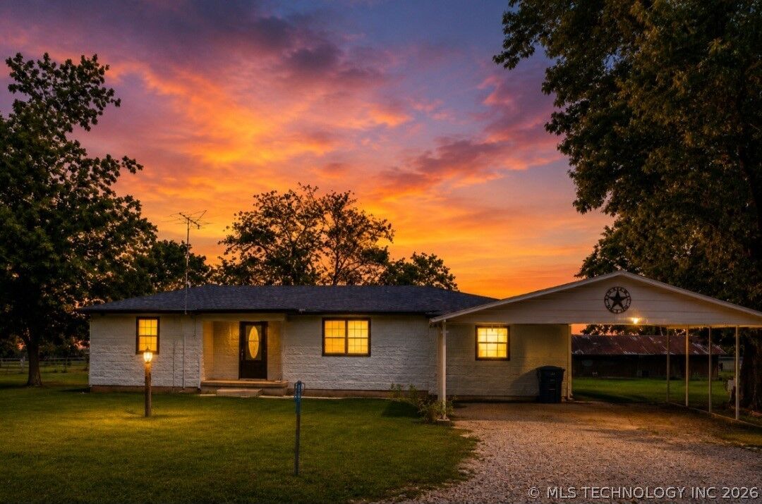 Property Photo:  530 Ew Sparks Street  OK 74839 