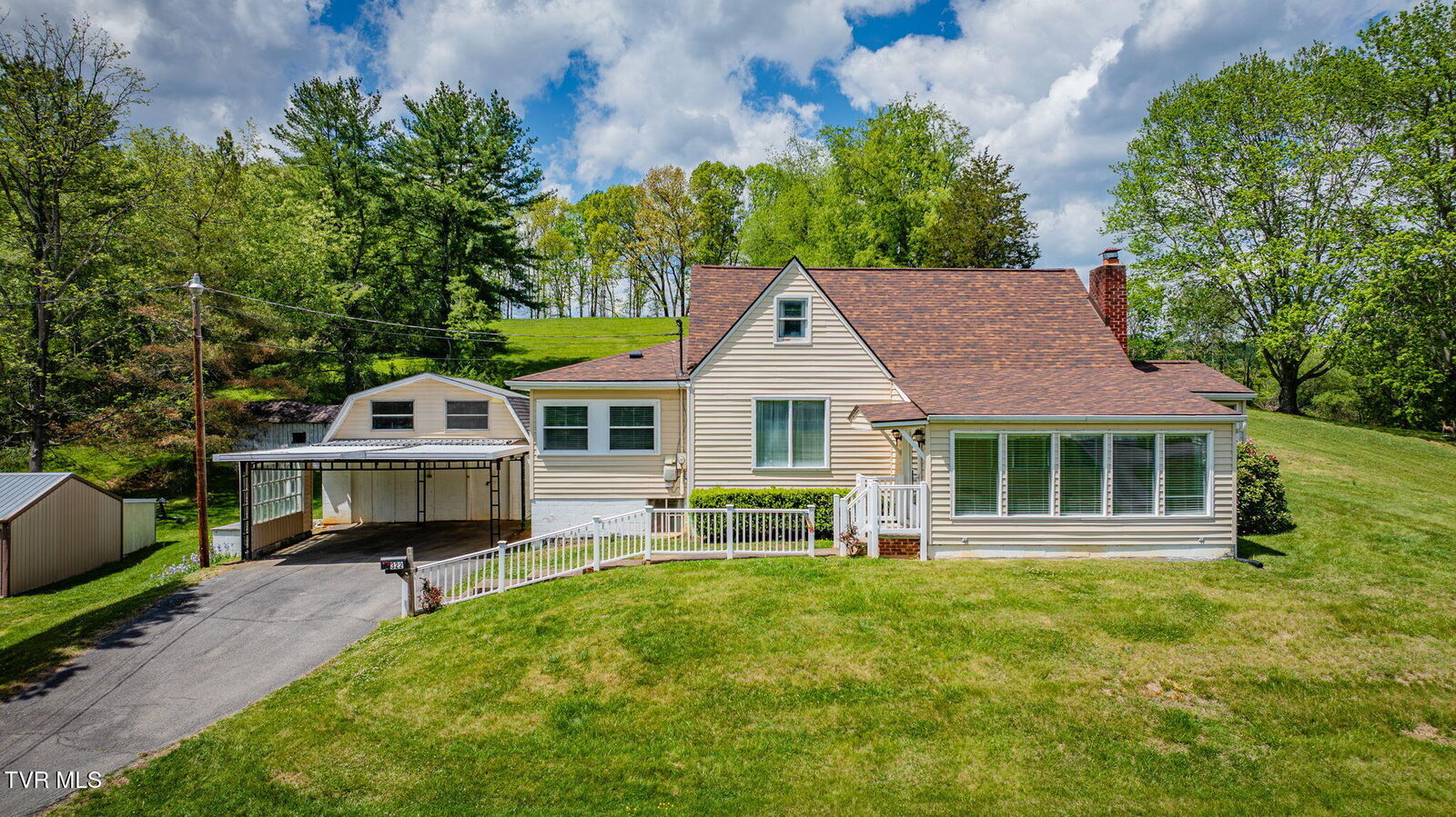 Property Photo:  322 Valley Drive  TN 37617 