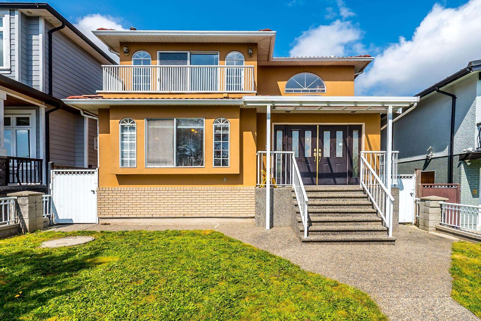 Property Photo: 927 E 50th Avenue BC V5X 1B6