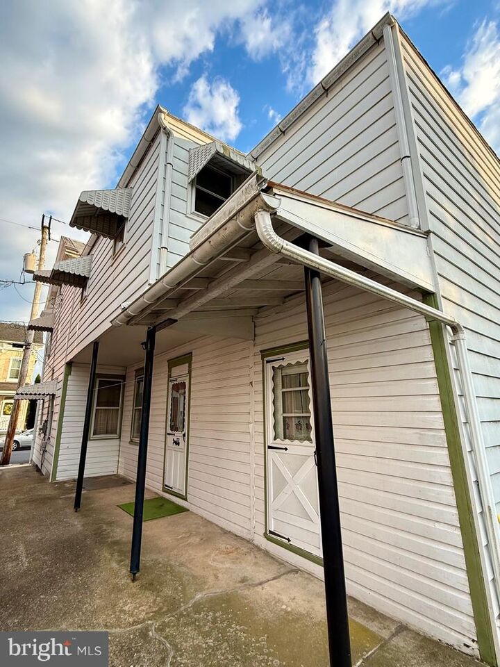 Property Photo:  41 W Washington Street  PA 19522 